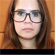 Profesora realiza clases particulares de matemática en enseñanza media